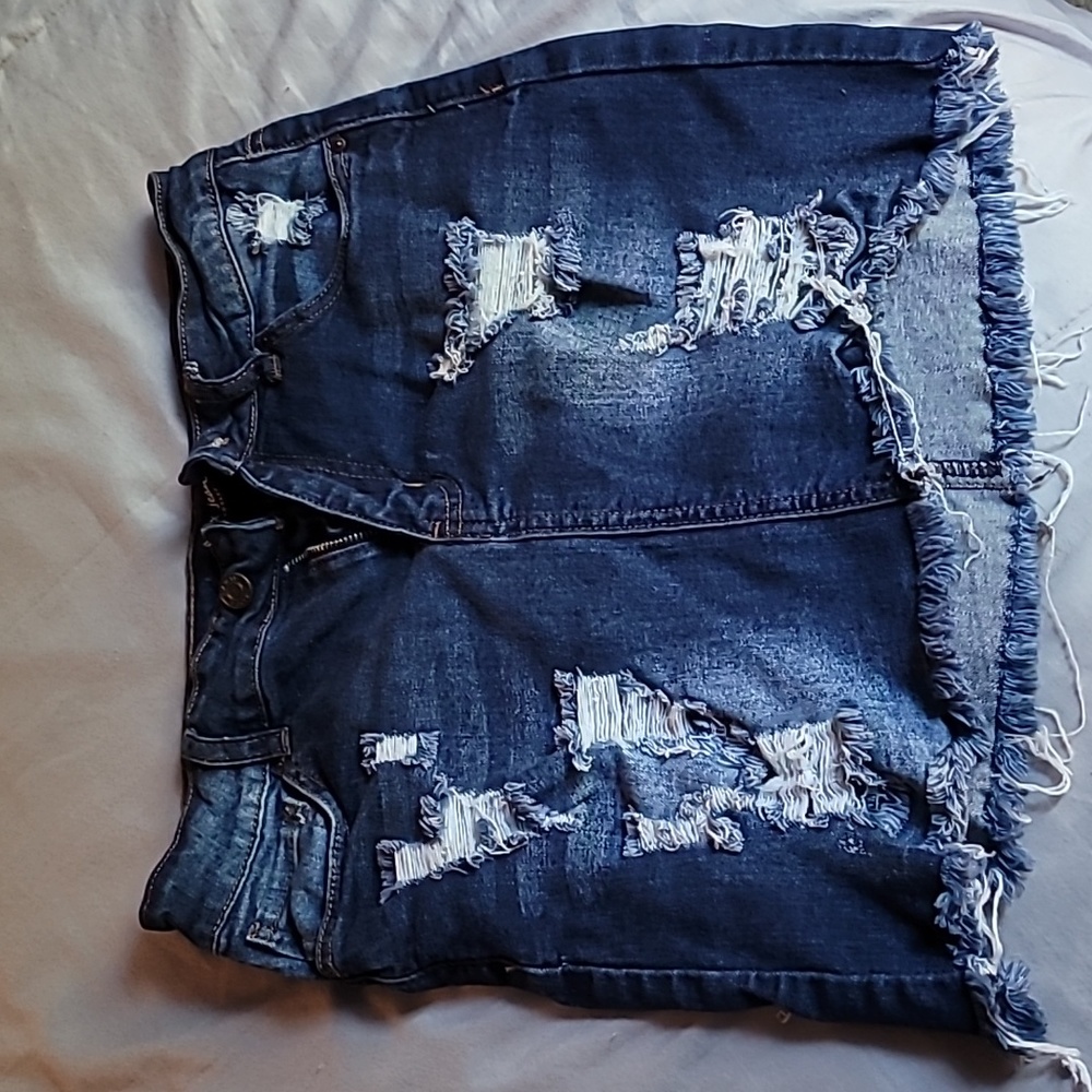 Women's ripped denim skirt